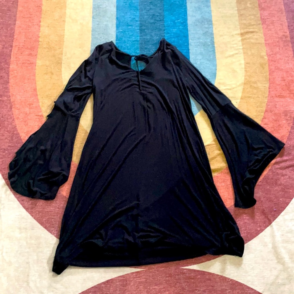 Cut out shoulder, bell sleeve American Eagle dress